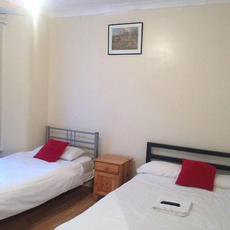 70 Hockley Avenue Hotel Barking  Ngoại thất bức ảnh