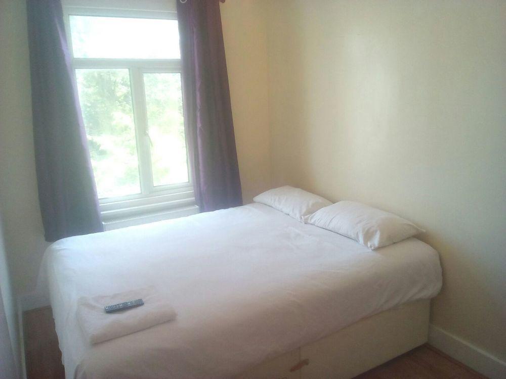 70 Hockley Avenue Hotel Barking  Ngoại thất bức ảnh