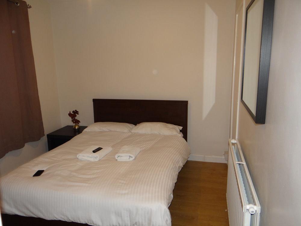 70 Hockley Avenue Hotel Barking  Ngoại thất bức ảnh