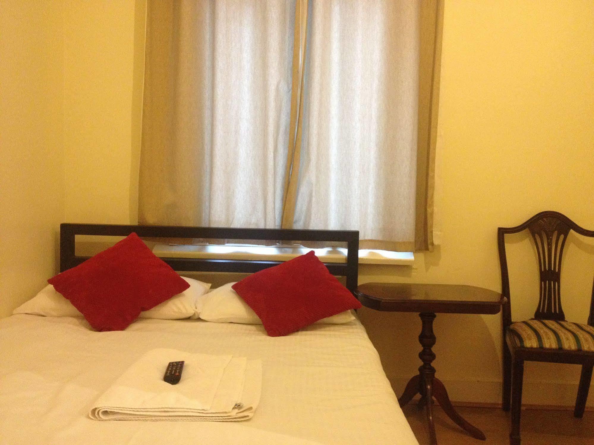 70 Hockley Avenue Hotel Barking  Ngoại thất bức ảnh